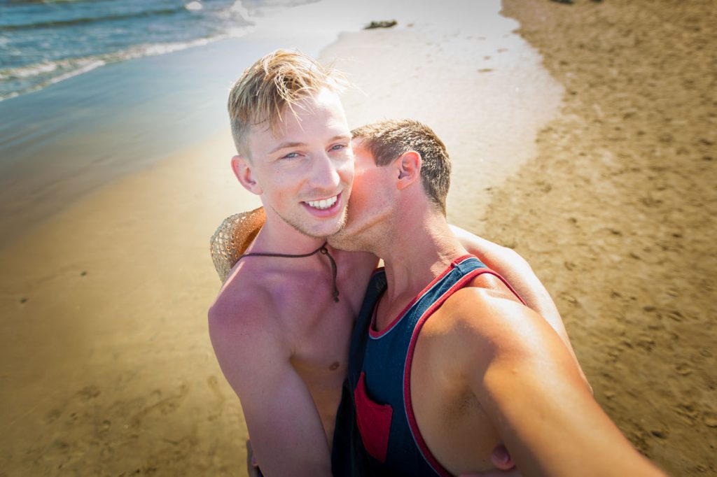 Можно ли уговорить гетеросексуала стать геем?