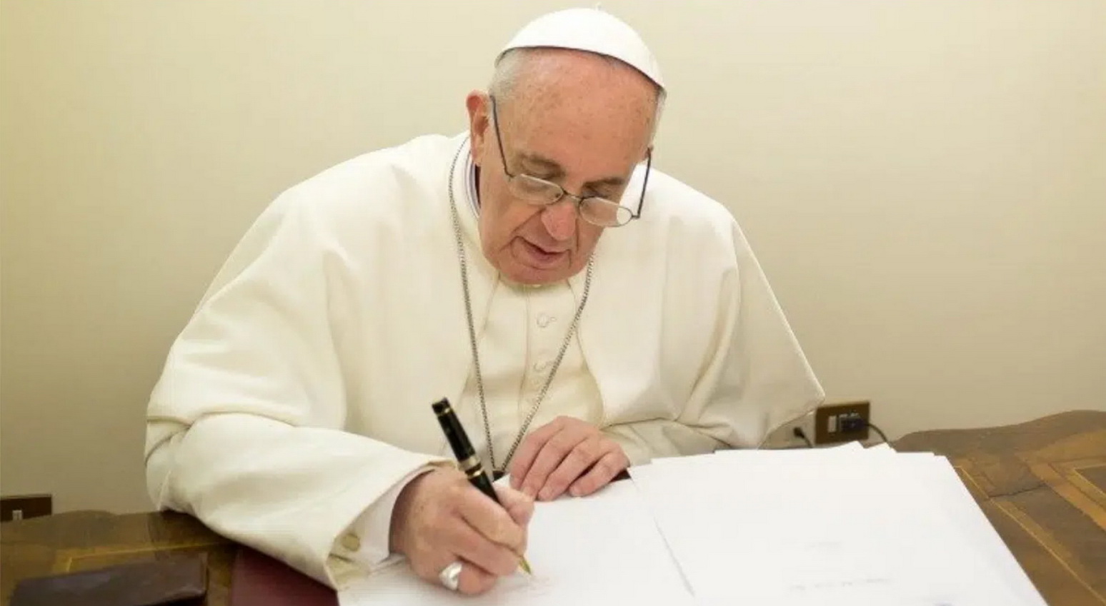Папа римский написал письмо поддержки ЛГБТ-активисту