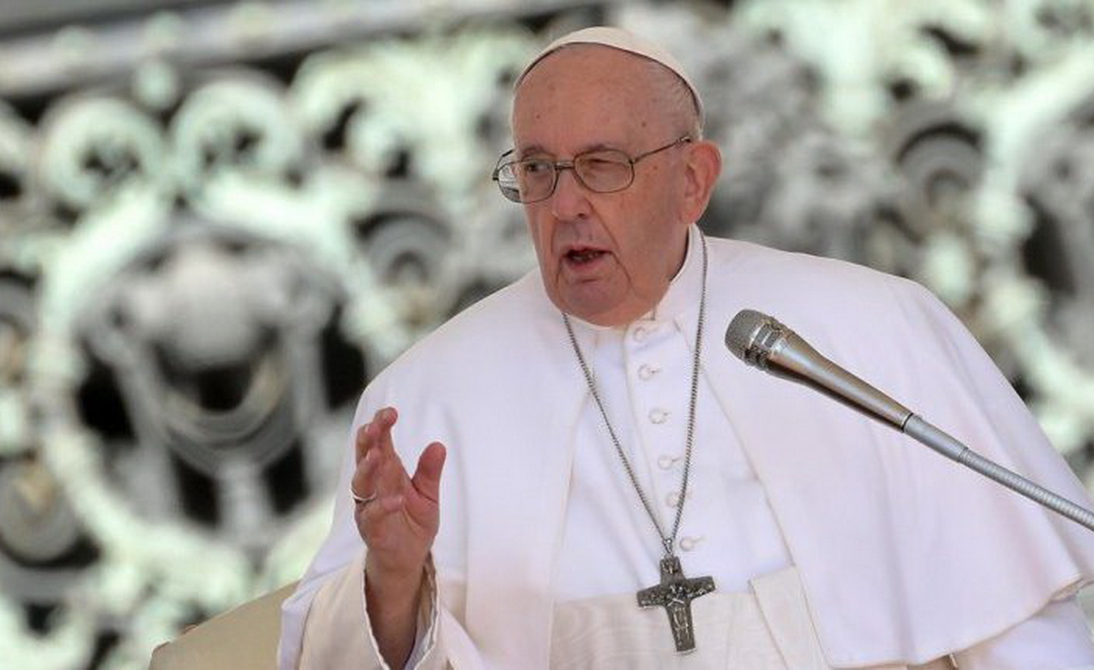 Папа Франциск предполагает, что однополые союзы могут получить благословение