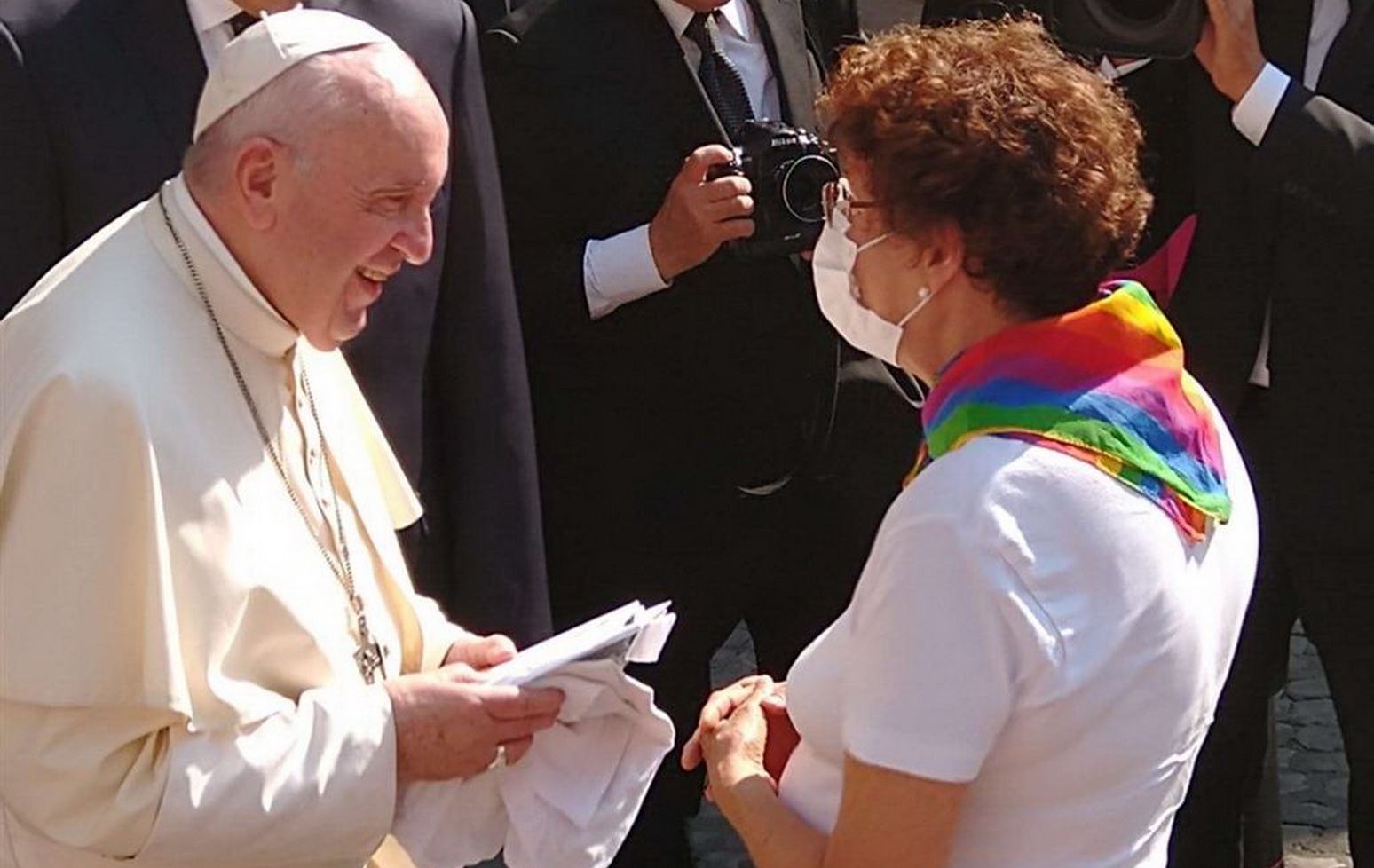 Папа Франциск призвал родителей ЛГБТ-детей принять их такими, какие они есть