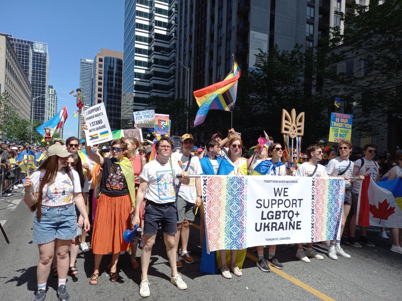 Видеофакт! Украинская колонна КиевПрайд на TorontoPride-2023